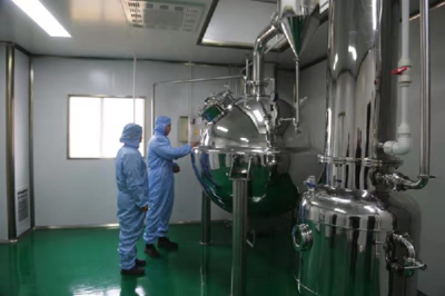 山村貧困'白領(lǐng)'夫妻的新年家庭'懇談會'